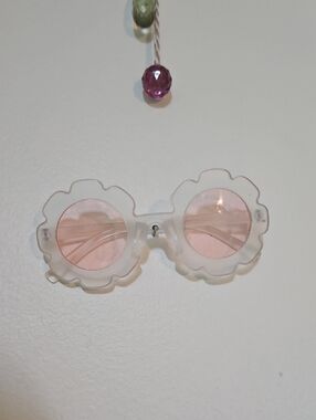 Kids White Flower-Frame Sunglasses with Pink Lenses